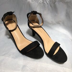 Women”s Chase+Chloe shoes